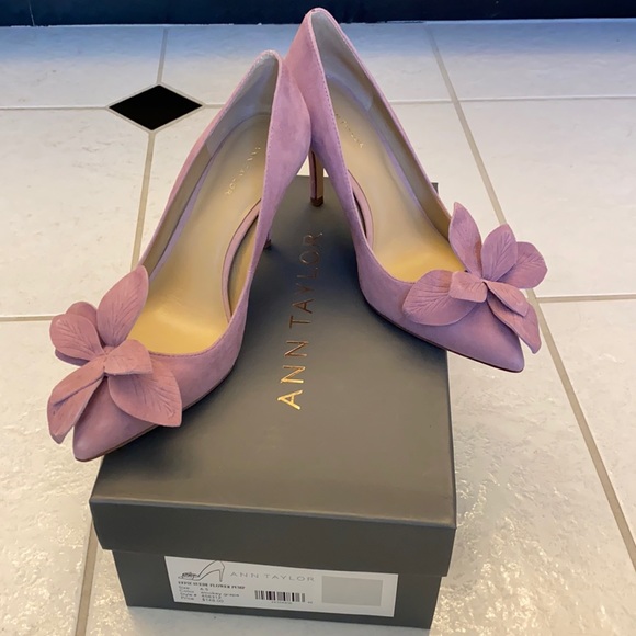 Ann Taylor Shoes - Ann Taylor suede flower pump, 6.5, NIB